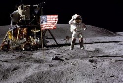 月球坠落（回到10年前）,月球坠落，重返十年前